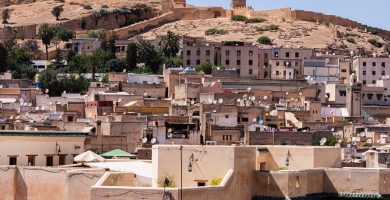 Perdiéndote en la laberíntica medina de Fez: Un viaje sensorial inolvidable